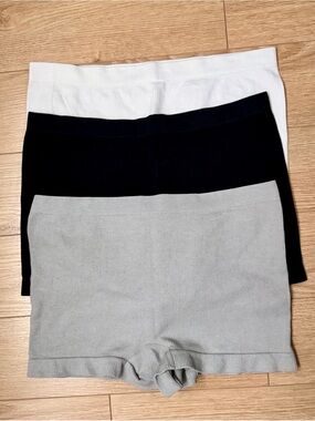 REFUGE - 3-Pack Ribbed Seamless Boyshorts - White, Black & Light Gray